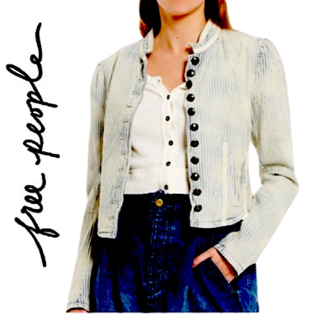 FREE PEOPLE.NWT. Beautiful “Cassie” Cropped Denim Jacket. Bleached Out Indigo.XS